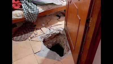 Burglar drills hole in jewellery shop roof, flees with 3kg jewellery