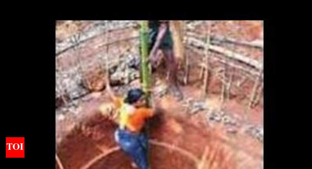 Women dig Well: Women pick up shovels, dig 190 wells in Kerala ...