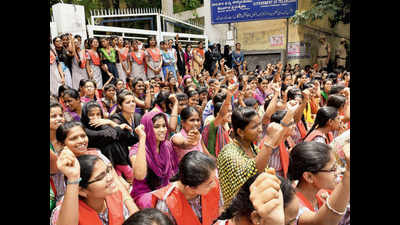 Students, parents protest against exorbitant school fee