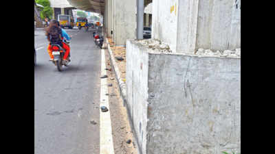 Biker rams into Metro pillar, dies on the spot