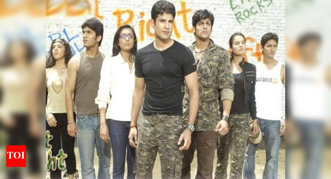 Hit Army show 'Left Right Left' completes 11 years; Vikkas Manaktala ...