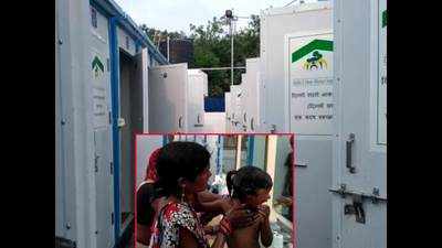 Delhi: Slumdwellers get public toilets that don't stink