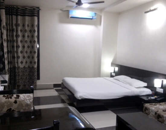 Hotel Rishabh