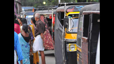 More than 15 per cent drivers run autorickshaw with private licence