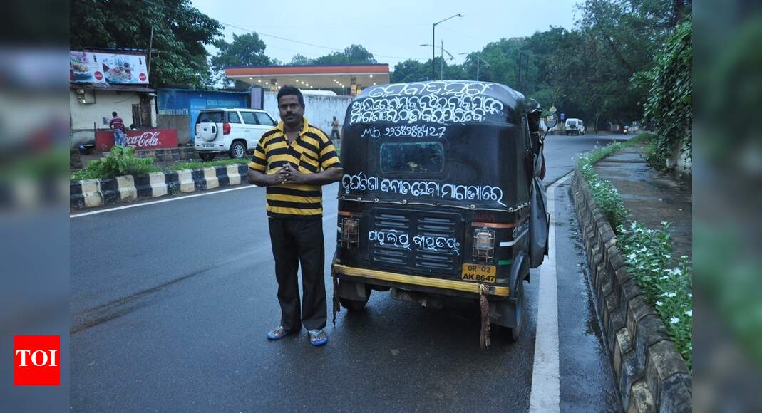 Auto driver doubles up as good Samaritan for accident victims, disabled