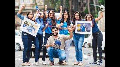 Mumbaikars cheer for the Women In Blue!