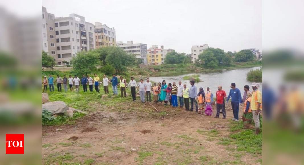 hyderabadis-take-up-the-cudgels-to-clean-hyderabad-s-polluted-lakes