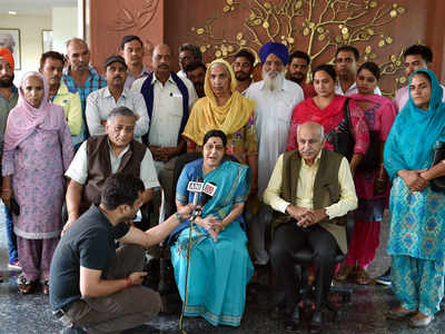 Sushma Swaraj meets kin of 39 Indians missing in Iraq
