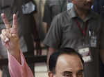 Subramanian Swamy shows victory sign