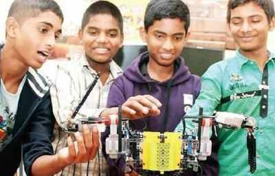 Students during the robotic workshop