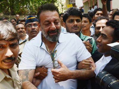 Maha govt justifies Sanjay Dutt's early release from jail
