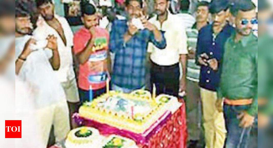 Hindalga Central Jail In Belagavi It S Happy Birthday For