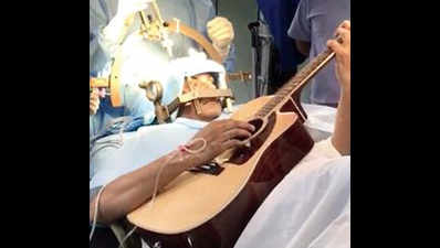 Bengaluru man plays guitar as doctors operate on his brain