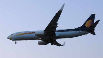 Jet Airways cutting pilot pay to trim costs