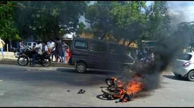 Mob fury after bike rams into kanwariyas