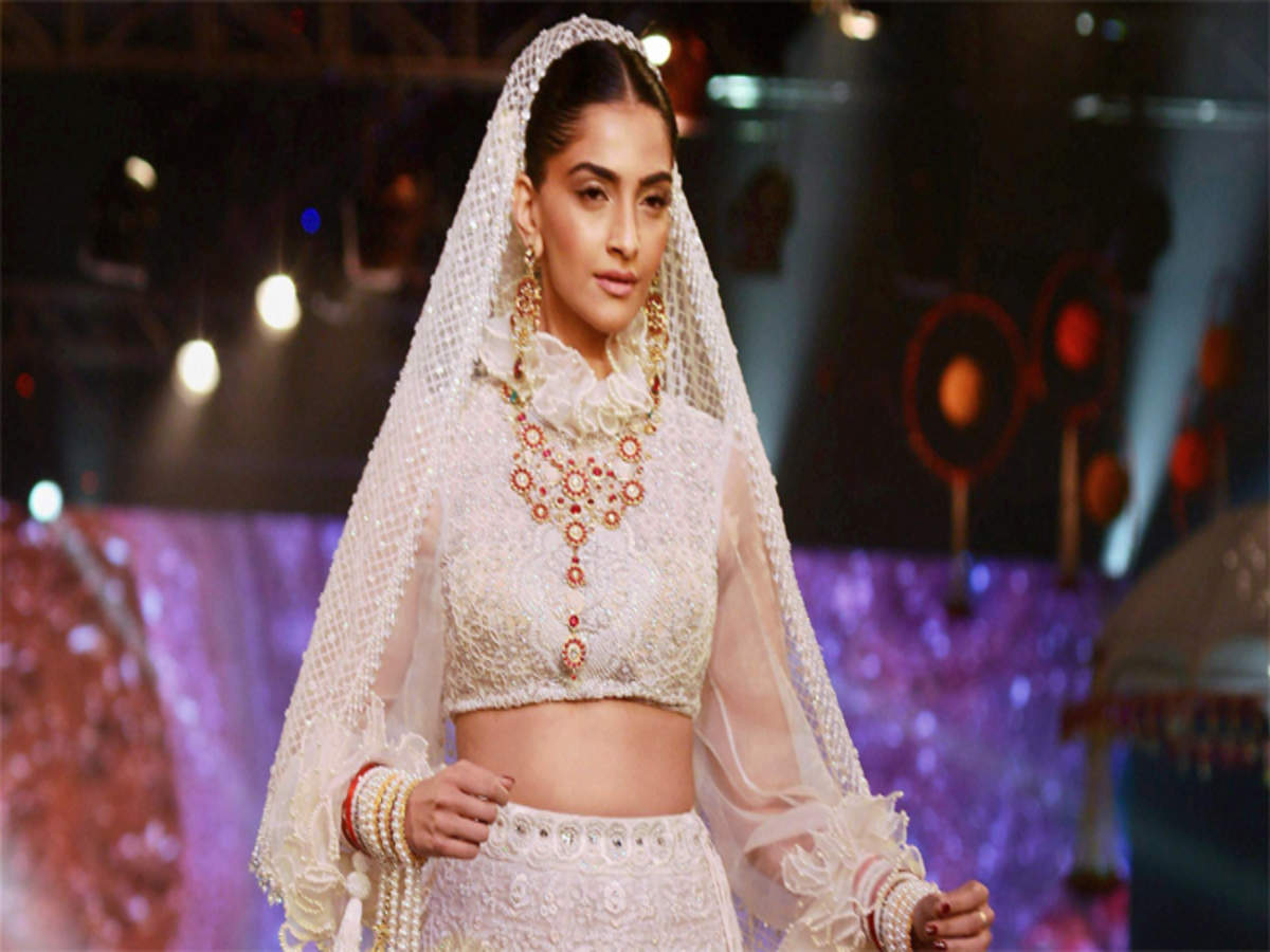 Pix: How Sonam picked the very best for her wedding - Rediff.com