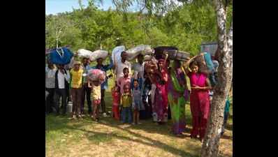 Fearing dacoit, Chitrakoot families migrate
