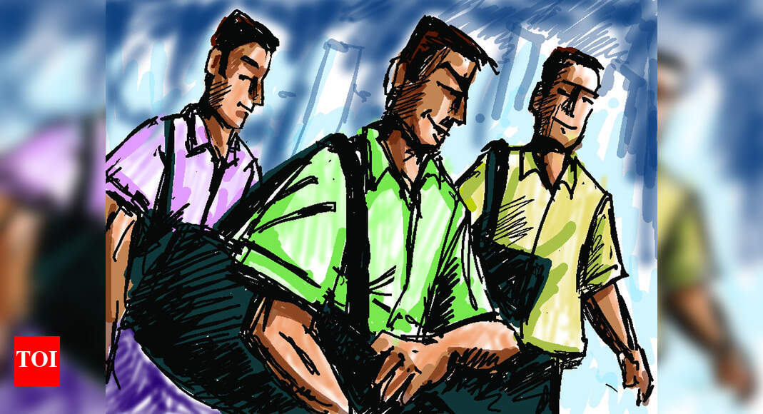 Three-member gang robs couple at knifepoint | Coimbatore News - Times ...