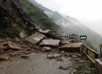 Landslide again blocks Chandigarh-Manali highway