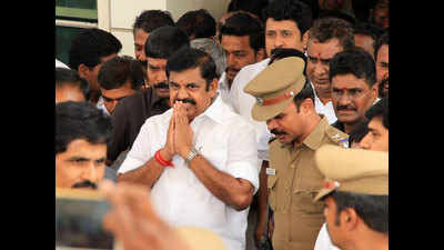 EPS stands his ground despite pressure from Sasikala clan