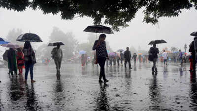 Heavy rainfall continues to lash Shimla, normal life disrupted