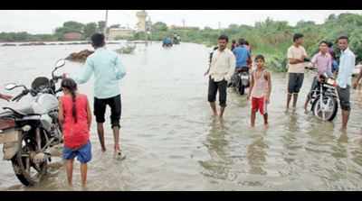 Gujarat: Sabarmati waters flood Anand villages