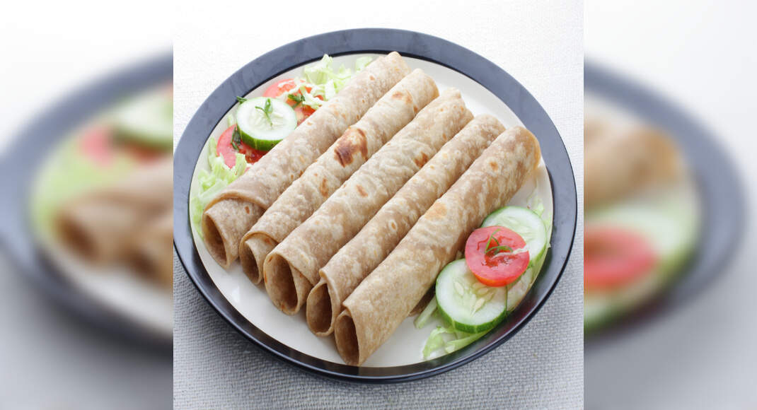 Vegetable Chapati Rolls Recipe: How to make Vegetable Chapati Rolls Recipe at Home | Homemade Vegeta