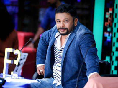 Prasanna Sujit trolled for saying that Santhosh Pandit is not handsome