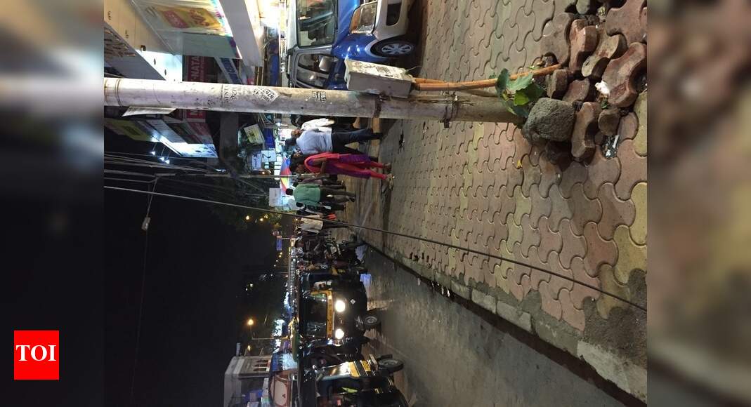 slanging game with dangling wire - Times of India