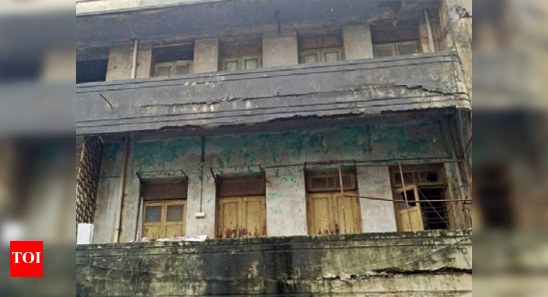 Structural Collapse: Precarious heritage: Tottering structures leave 3 ...