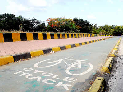 Cycle track hot sale