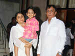 Pallavi Saraf with daughter at Inder Kumar prayer meet