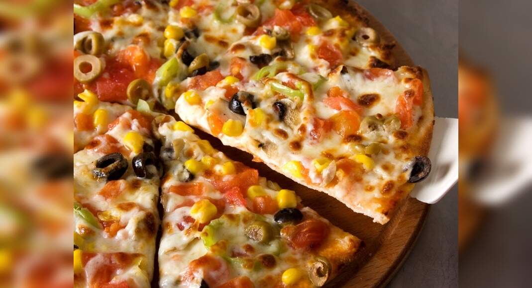 Golden Corn Pizza Recipe: How to Make Golden Corn Pizza Recipe | Homemade Golden Corn Pizza Recipe