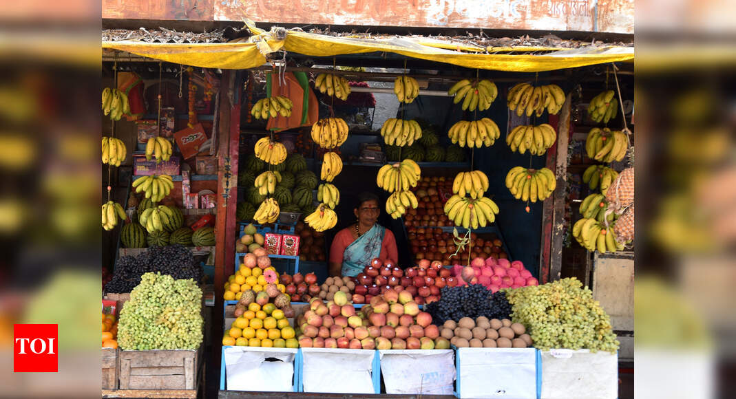 Outlets Festive offer Fruits at concessional rates at