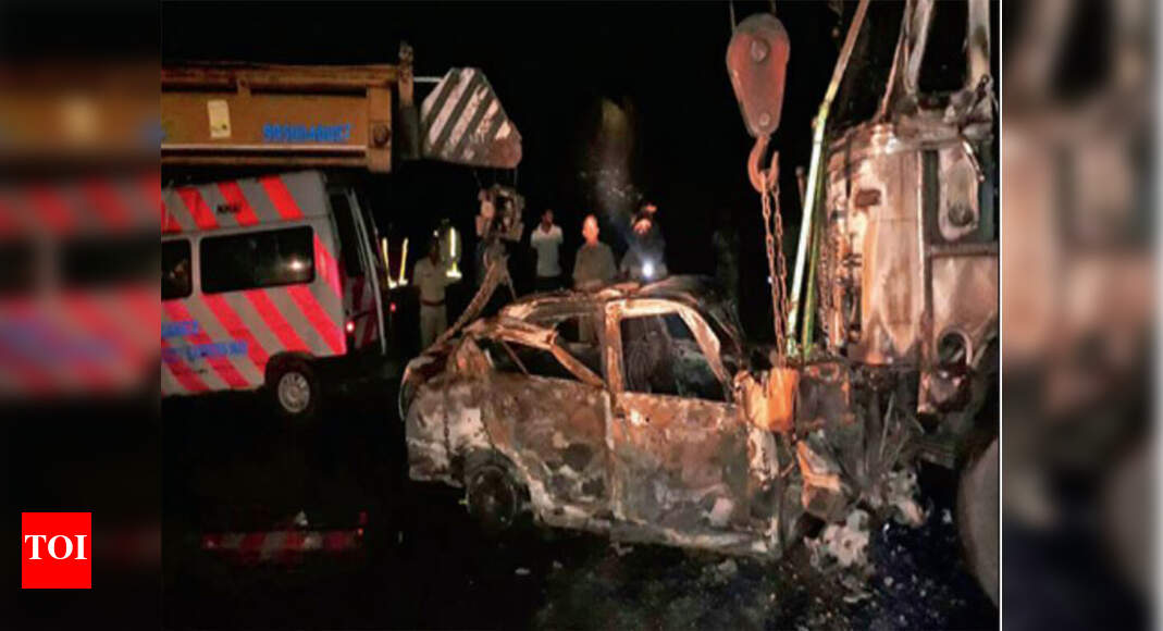 Man burnt alive after his car collides with truck | Jaipur News - Times ...
