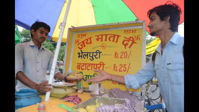 Street-food vendors grapple with sharp tomato price hike