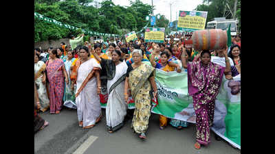 BJD stages protest opposing Centre’s decision to end subsidy on LPG