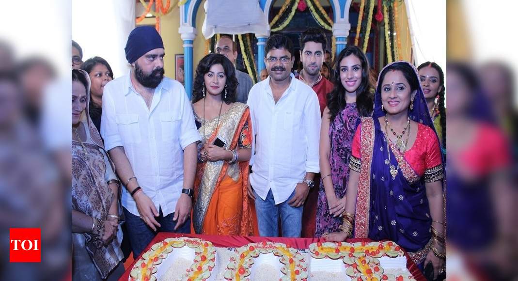 Agnifera Completes 100 Episodes Times Of India Agnifera is themed around the storyline of two brides and a groom and portrays the stark difference between the three lead it is aired on &tv from monday to friday at 8:00 pm. agnifera completes 100 episodes times