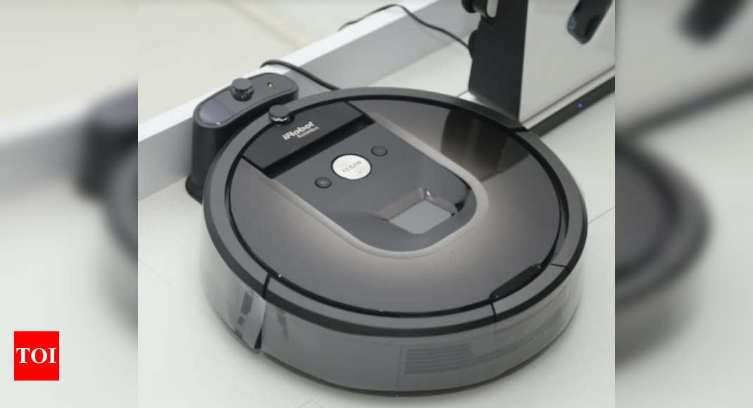 iRobot Roomba i7 Black Metro Department Store