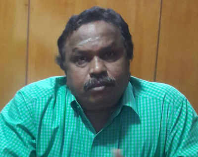 Vellore corporation commissioner held for taking bribe from contractor