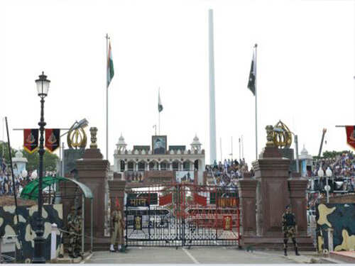 Crowd heads for Wagah border on long Independence Day weekend