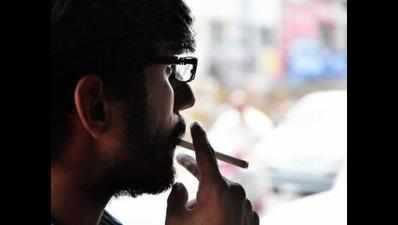Smokers feel more gloomy, overeat: Study