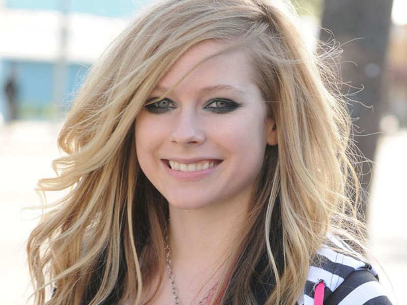 Avril Lavigne Recovering Well From Lyme Disease English Movie News 