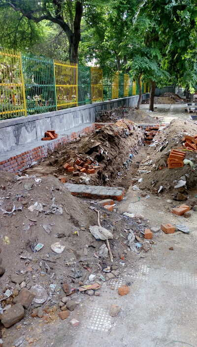 Footpath encroached on by MCD - Times of India
