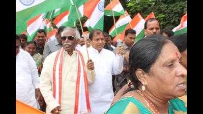 BJP leaders participate in 'Tiranga Yatra' at Necklace road