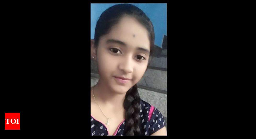 Cute indian hot school girl kuwari choot ki nangi photos