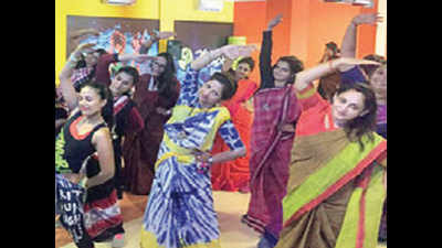 'Chumma Oru Zumba' sporting sarees