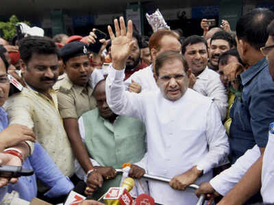 Sharad Yadav set to host 'secular alliance' meet, target JD(U).