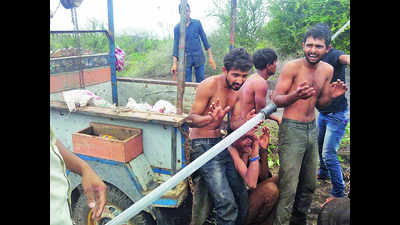 Una rerun: Dalits skinning dead cattle thrashed