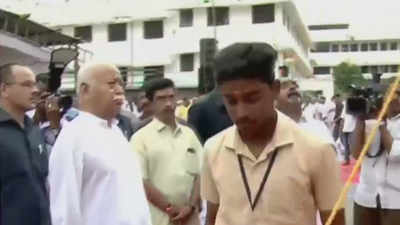 RSS chief Mohan Bhagwat defies govt order, hoists tricolour in Kerala